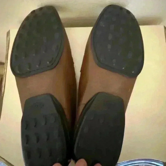 tod's gommino loafer cognac brown leather rubber traction bottom - Picture 6 of 6